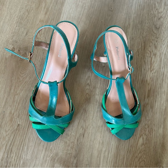 Green Low Heel Shoes - Picture 3 of 9